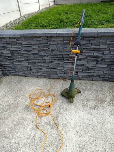 Garden edge trimmer