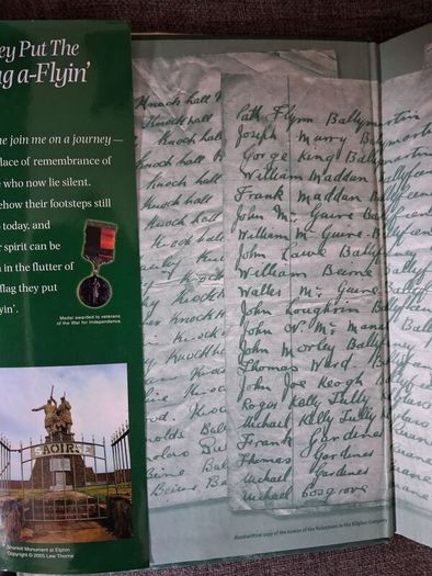 They Put The Flag a - Flyin' / The Roscommon Volunteers 1916 - 1923 / Signed / 2005