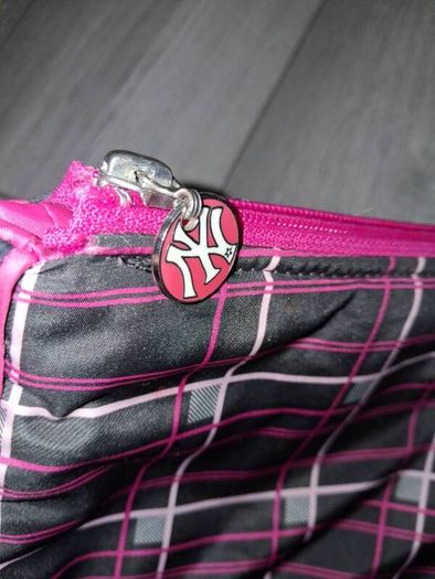 1 Euro Each To Clear!! - Variety Of Bags - Make Up, Toiletries, School, Etc