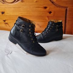 Sezane axelle ankle boots Size 5 eu 38 black leather in excellent condition