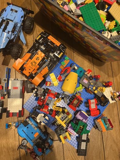 Large box of Varies sets Lego & figures