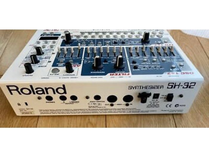 Roland SH-32 Sound Module Synthesizer