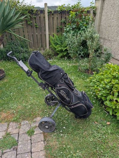 Deadly set of adult golf clubs