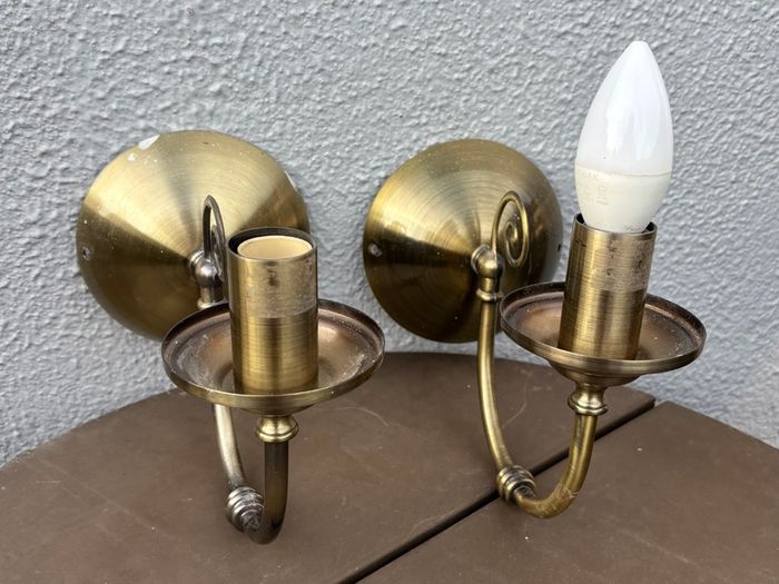 Ceiling & 2 wall lights