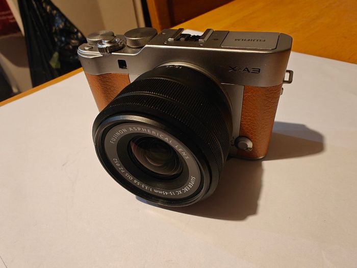Fujifilm X-A3 with Fuji XC 15-45mm Lens and extra battery