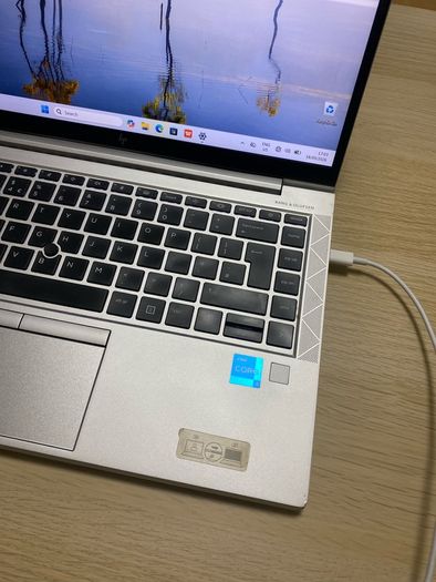 HP elitebook i5 pro 8/256 windows 11