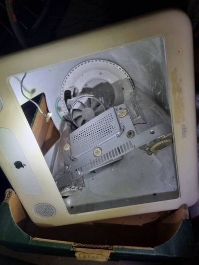 Vintage Apple eMac G4 A1002 Casing with screws