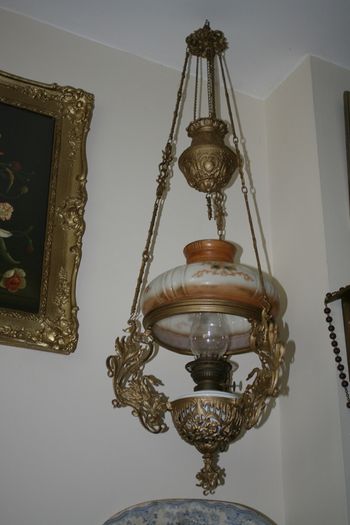 Antique Counter-Weighted  Parlor Oil Lamp