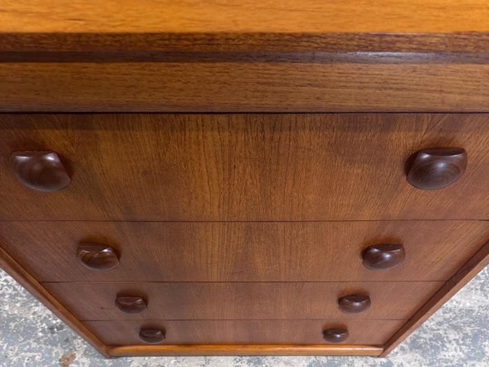 Vintage Chest Of Drawers