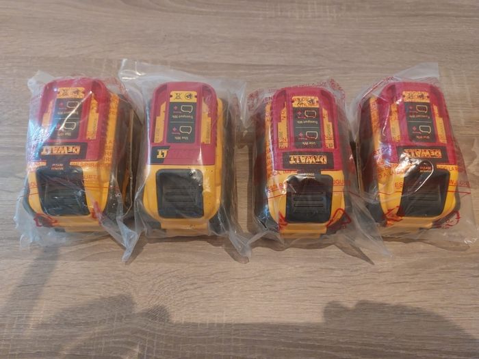 DEwalt. 18V XR Flex Volt 54v /9AH  batteries x 4 . DEwalt DCB/XR LI-ION  Fast Charger plus TSTAK box all are brand new