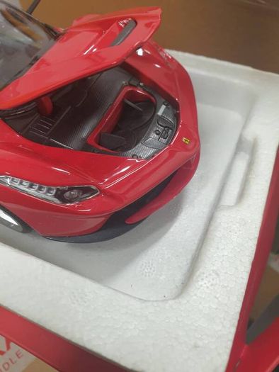 1.18 Die.cast Model La. Ferrari.