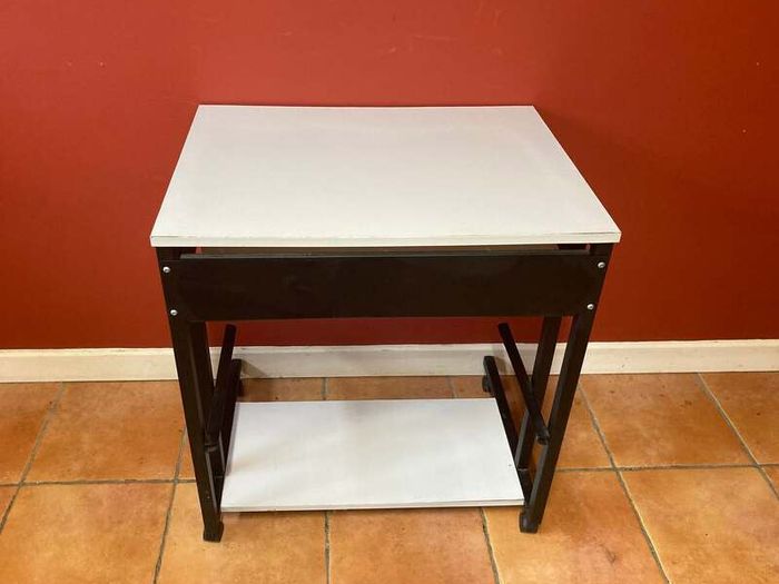 Study Desk with Pull-Out Keyboard/Work Tray & Wheels