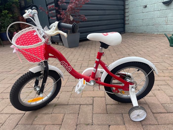 RoyalBaby Kids Bike with stabilisers and basked - Excellent Condition