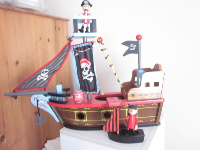 Little Town Wooden Pirate Ship With Pirates