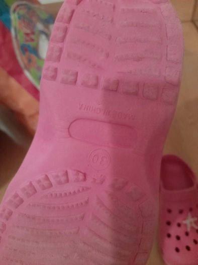 Girl's crocs