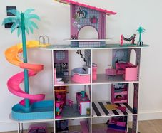 LOL doll house + extras