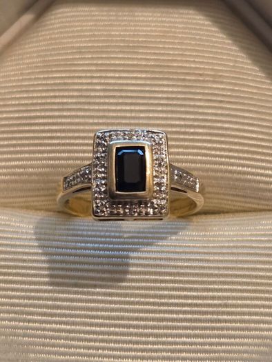 9ct Gold and Sapphire Ring
