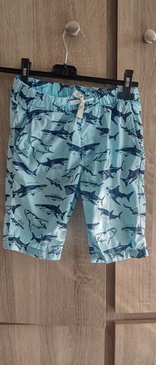 h&m shorts with sharks motif size 8-9 years old  PRICE 12 EURO
