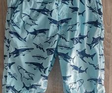h&m shorts with sharks motif size 8-9 years old  PRICE 12 EURO