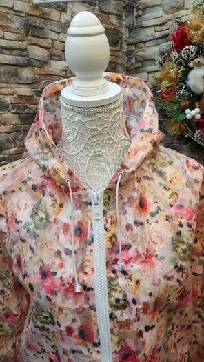 Topshop Womens Multicoloured Floral Rain Coat Size 10 Perfect for festival season