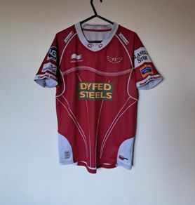 2014 scarlets jersey Size small ptp 19" in good condition