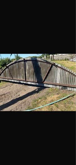 24 foot hay shed & 20 lean to - trusses & sheeting