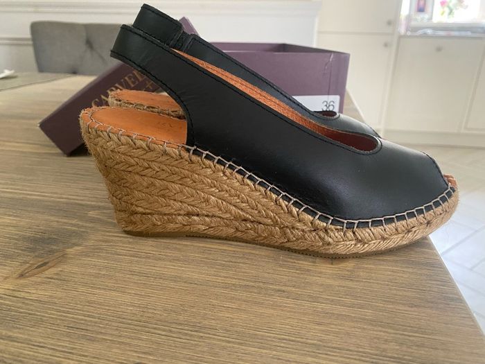 Sandals (Carvella Comfort)