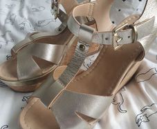 Size 5 Carvela gold wedges
