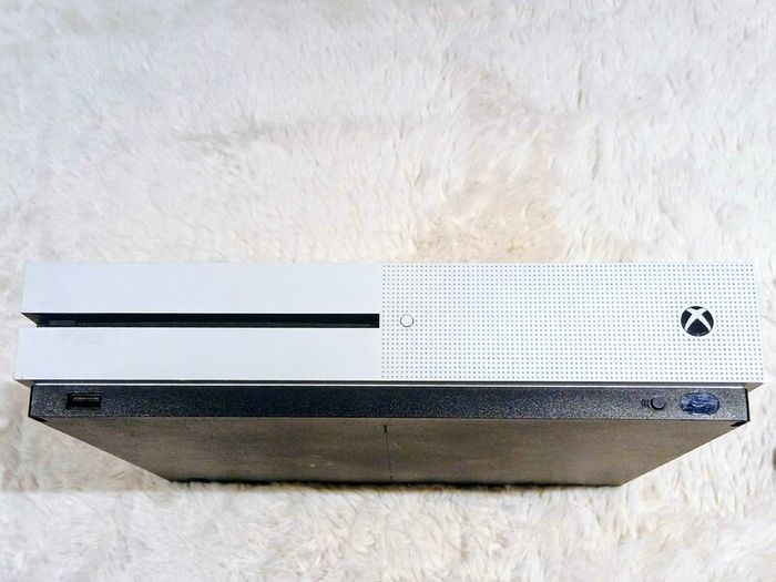 Microsoft Xbox One S 1TB White Console Bundle Fully Tested