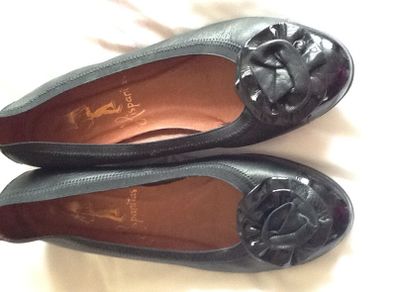 Soft leather and patent wedge shoe. Size 40