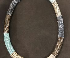 Metallic coloured necklace in tiny beaded pattern
