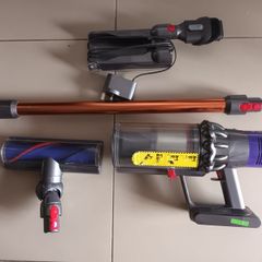 dyson v10 in great condition after full service done with fresh filter plus 2 motorheads