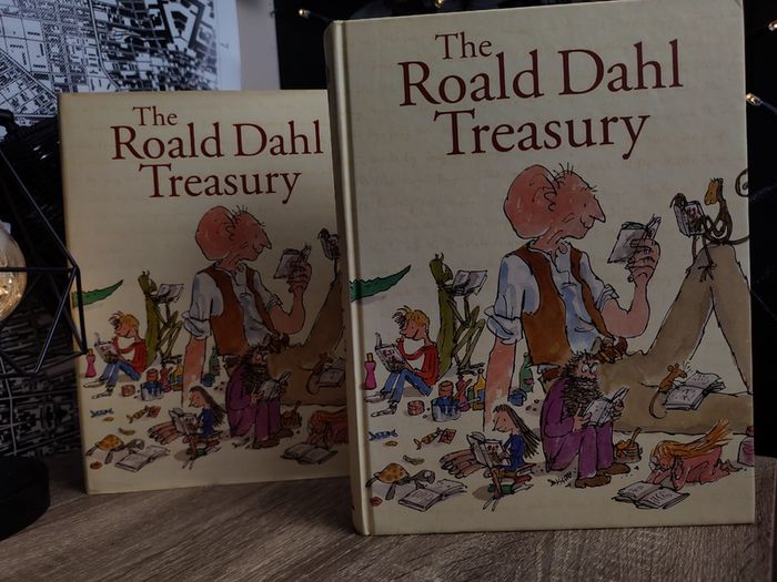 The Roald Dahl Treasury ! by Roald Dahl ! Hardcover ! 1997 ! by Jonathan Cape !