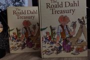 The Roald Dahl Treasury ! by Roald Dahl ! Hardcover ! 1997 ! by Jonathan Cape !