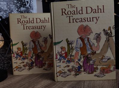 The Roald Dahl Treasury ! by Roald Dahl ! Hardcover ! 1997 ! by Jonathan Cape !