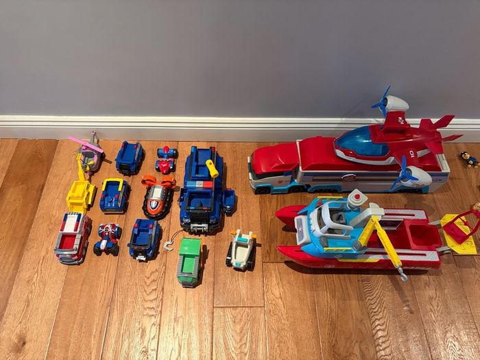 Paw Patrol bundle(Tower,  Vehicles and characters)