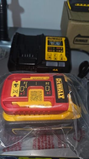 DeWALT DCD1007 3-Speed Premium Brushless Hammer Drill, 6Ah Flexvolt 18v/54v Battery, Charger and Bag.