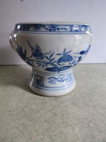 Lovely Asian  Blue & White Urn Bowl.