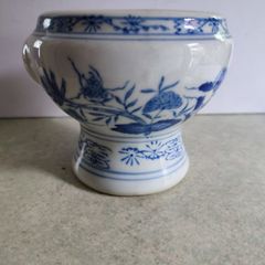 Lovely Asian  Blue & White Urn Bowl.