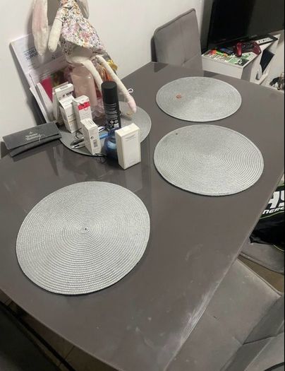 table an chairs