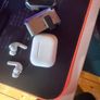 apple earbuds Image 2