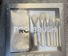 New Academy of Colour Pro Artist Brush Roll and Make Up Brushes