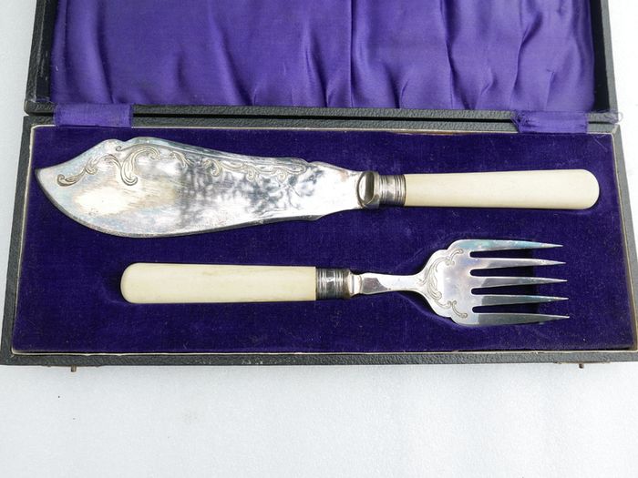 Vintage Boxed Silver Plated Set of Faux Bone Handled Fish Servers
