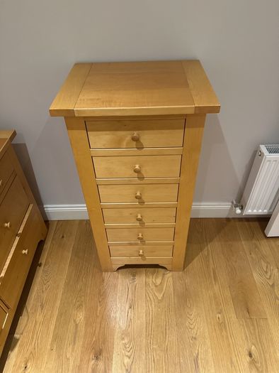 Chest of drawers