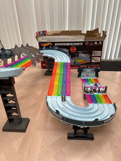 Mario Kart hot wheels race track