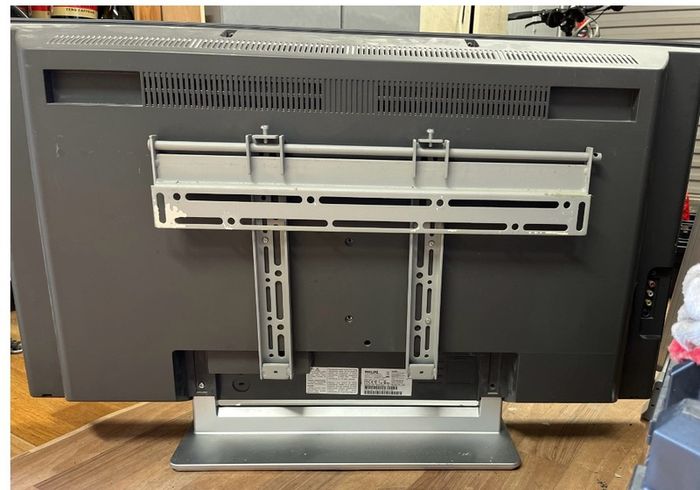 Philips 32" TV Main Board + Wall Bracket