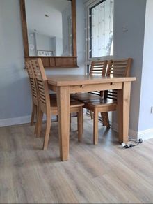Beautiful extendable solid oak table and chairs