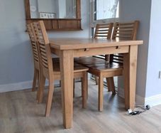 Beautiful extendable solid oak table and chairs