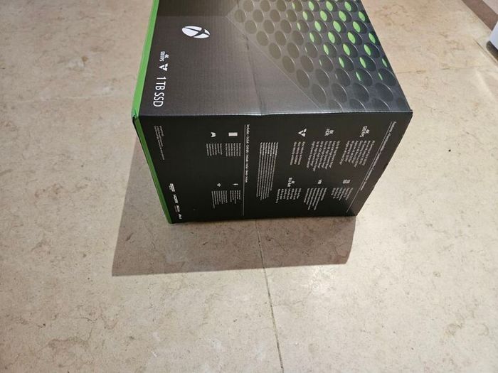 Xbox woth 2x controllers