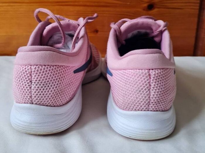 2019 nike revolution 4 pink Size 4.5 eu 37.5 in excellent condition